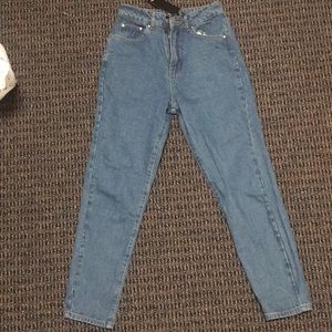 Mom high waisted jeans.